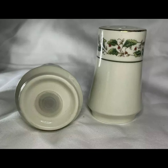 Salt and Pepper Shakers. - Picture 4 of 5